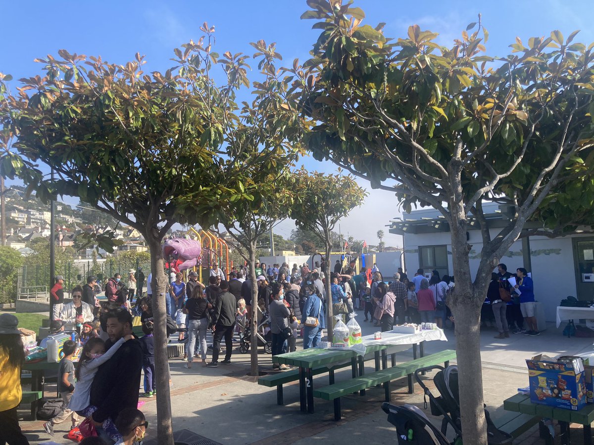 thewongways's tweet photo. The sun shines on the @WPE_SF community. TK/Kinder Fun Day at the park. It was so nice for our teachers to meet our new TK/Kinder students and families. Much gratitude for our WPPC for putting together the gathering. #MadeinSf @SFUnified #alltogethernow https://t.co/HvimerN54N