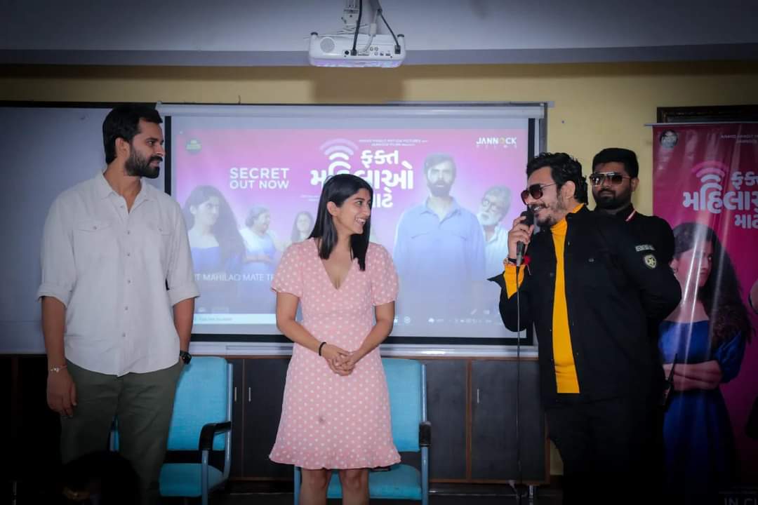 Vickey1110's tweet photo. Jab we met..Pura bawal macha diya 🤩
"Fakt mahilo mate" on 19th August 
@actoryash @deekshakalaka  @SrBachchan @VaishalShah7 #gujratimovie #faktmahilaomate https://t.co/LQUjf2HUgU