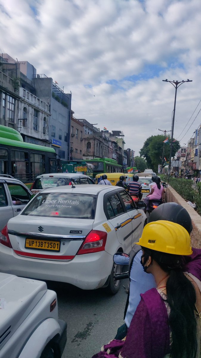 Gaurav2998's tweet photo. @PMOIndia @DelhiTrafficPol @DelhiPolice Stuf from last 15 min on Neta ji Subash Marg, Children are getting late for their schools, Ambulance Stuck https://t.co/8iAjjTV9Bw