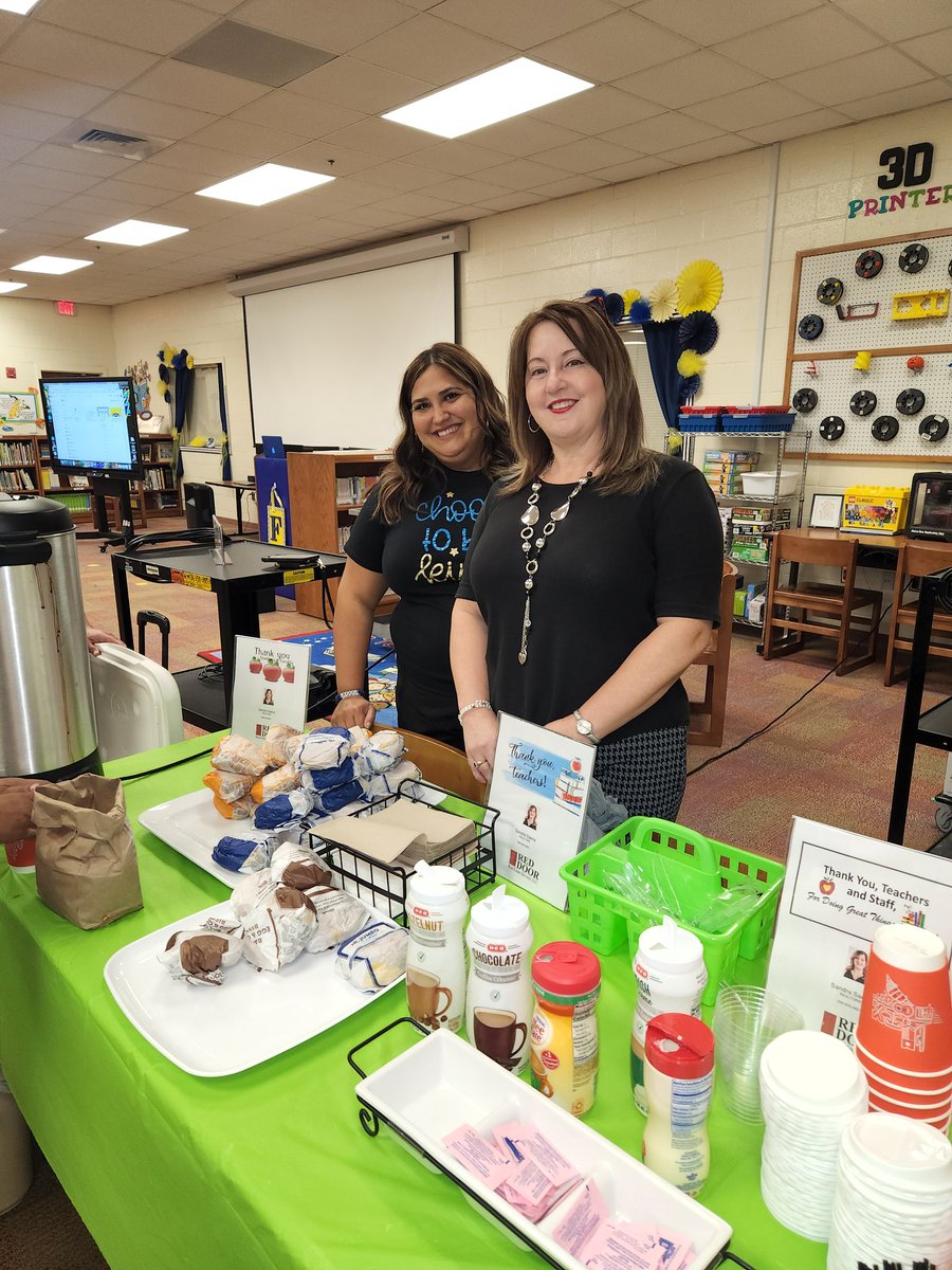 MrsTGonzalez's tweet photo. Cafecito & a BoB ๐ @FieldsFalcons โค๏ธโค๏ธโค๏ธ #fieldsinpires !! Thank You so much for the Warm Breakfast #Spoiled โค๏ธ
@McAllenISD #GreatnessStartsHere @mayegtzdelat @dloera77 @MsTrdla @msmarisalgarza @MrsNMartinez_ โค๏ธ https://t.co/W3vv8V50fs