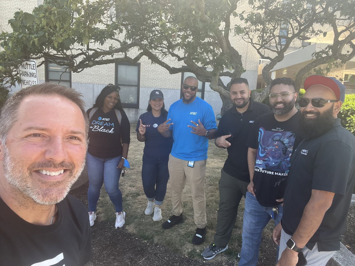 Jersey team bringing FirstNet to East Orange VA! Well done! @mrodriguez_bk @JasonFerdi_ @OneNYNJ