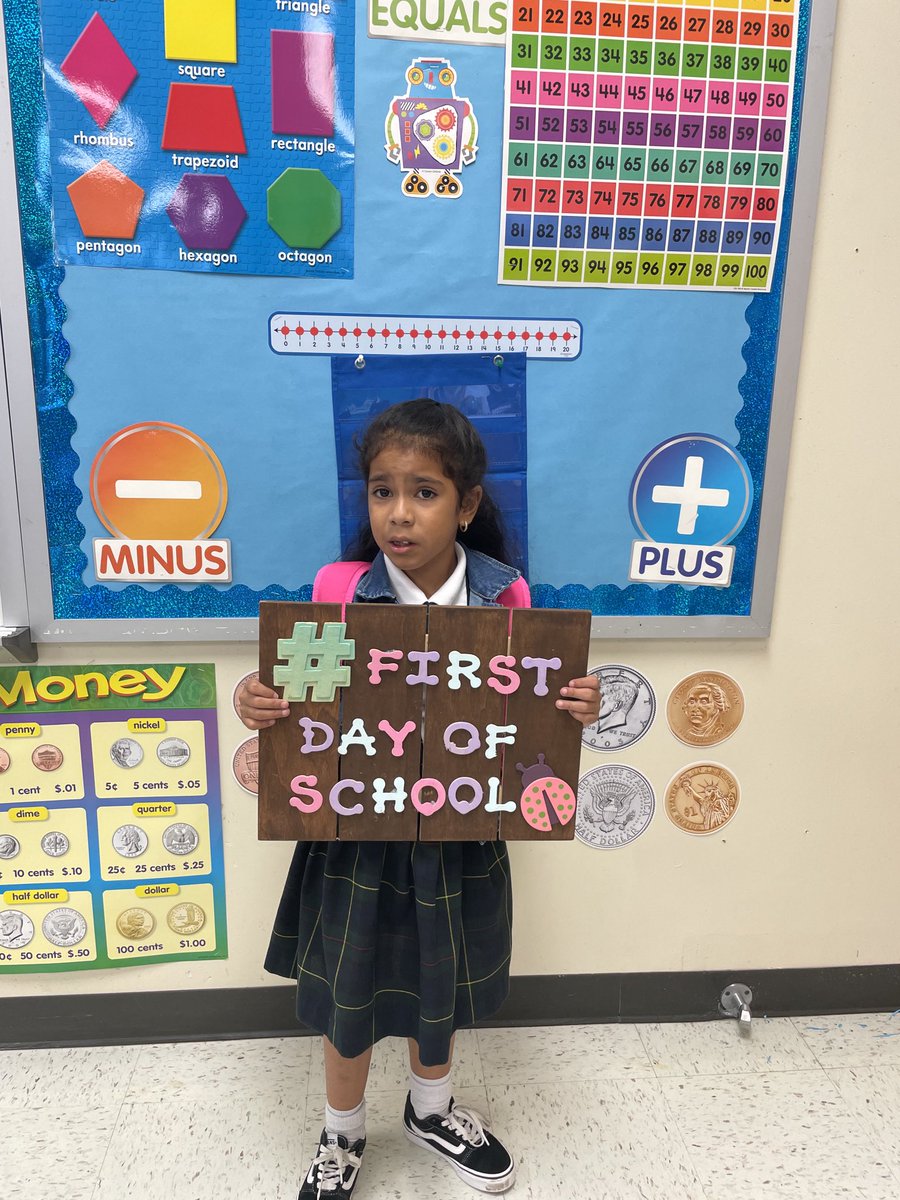 MariaSa04417256's tweet photo. #firstday ⁦@PersonalizeDISD⁩ ⁦@jpmorgan⁩ ⁦@MariaRossAP⁩ our students are ready for the New Fundamental learning environment, we are excited to have them in the classroom 🎟🎪🥁📒📕📚🖊✏️🧮🖍 https://t.co/ZqyoT0ak8T