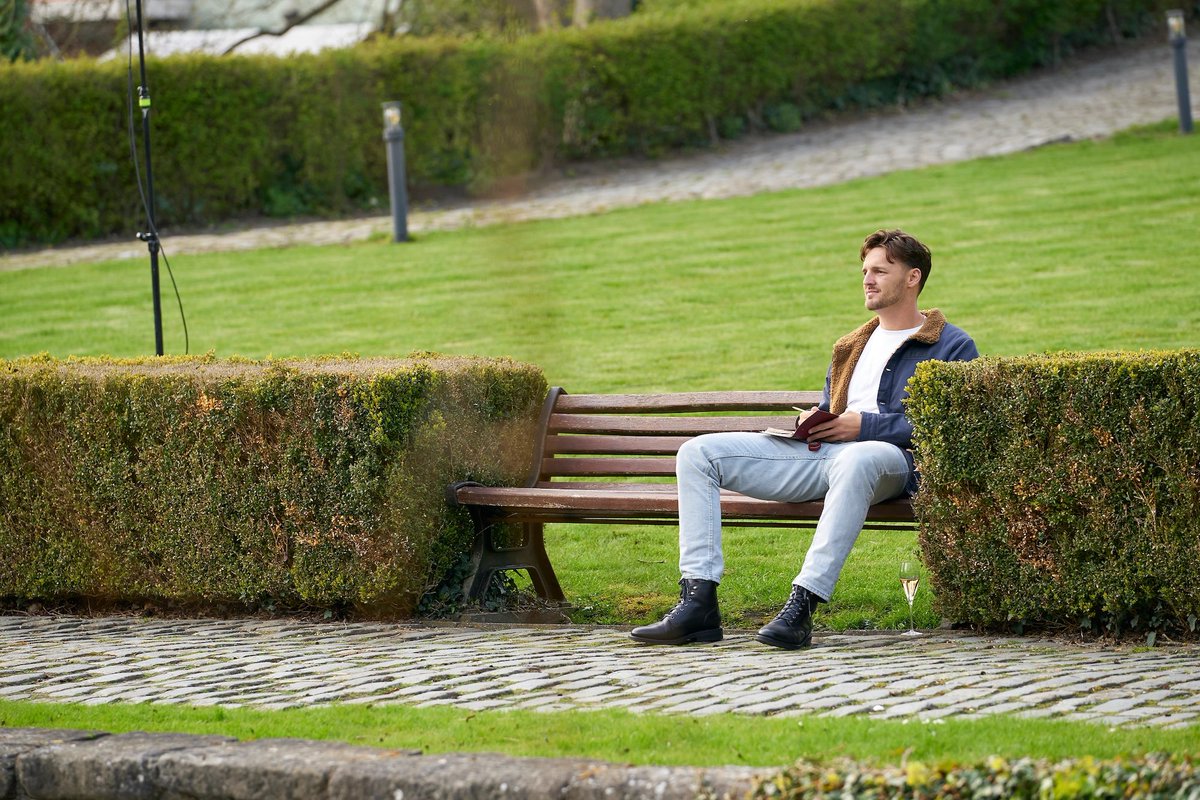 EricKlimowich's tweet photo. Logan: no rose, positive for COVID-19. What’s on the horizon for this eligible bachelor? Monkeypox, I’m guessing. #TheBachelorette #bachelorette https://t.co/QxTbwEZ5Ss