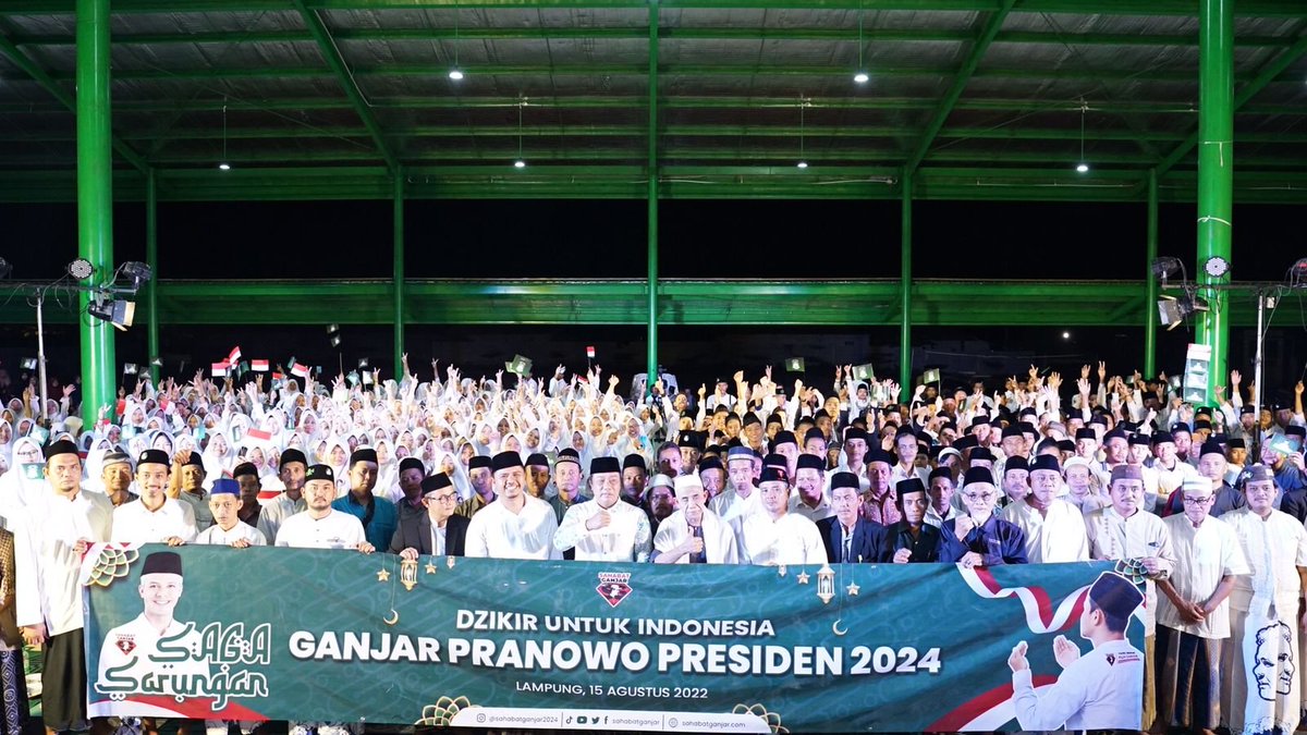Para kiyai dan Santri di Lampung menggelar Dzikir dan istighosah untuk indonesia dan mendoakkan Ganjar Pranowo mnjadi Presiden 2024 . #IstighosahGanjarPranowo