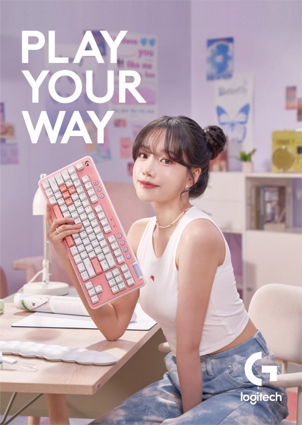 picsjoyuri's tweet photo. #조유리 #JOYURI for logitech https://t.co/isSqF5Qc6G