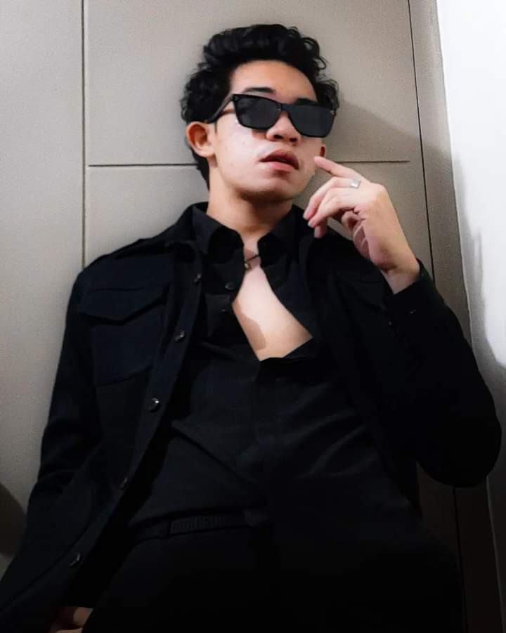 StylersOfficia1's tweet photo. [ @NEWSTYLE_TOFFER | FB UPDATE || 081622 ]

"Make the most of it 

Red Carpet , Fool Music Video Premiere"

Start your day na Maangas daw Sabi ni Toffer. 😏🔥

@/Toffer Basa
🔗
https://t.co/5GwuRFZUUl

@NEWSTYLE_TOFFER @NewStyle_offcl 
#NEWSTYLE #NEWSTYLE_TOFFER https://t.co/TU6URHIOIi
