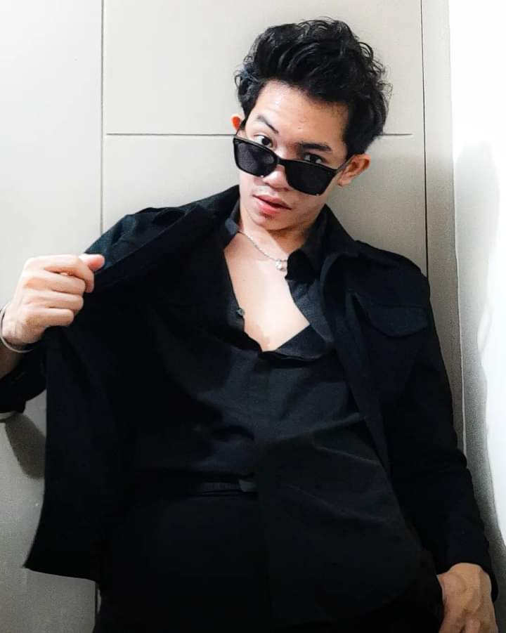 StylersOfficia1's tweet photo. [ @NEWSTYLE_TOFFER | FB UPDATE || 081622 ]

"Make the most of it 

Red Carpet , Fool Music Video Premiere"

Start your day na Maangas daw Sabi ni Toffer. 😏🔥

@/Toffer Basa
🔗
https://t.co/5GwuRFZUUl

@NEWSTYLE_TOFFER @NewStyle_offcl 
#NEWSTYLE #NEWSTYLE_TOFFER https://t.co/TU6URHIOIi