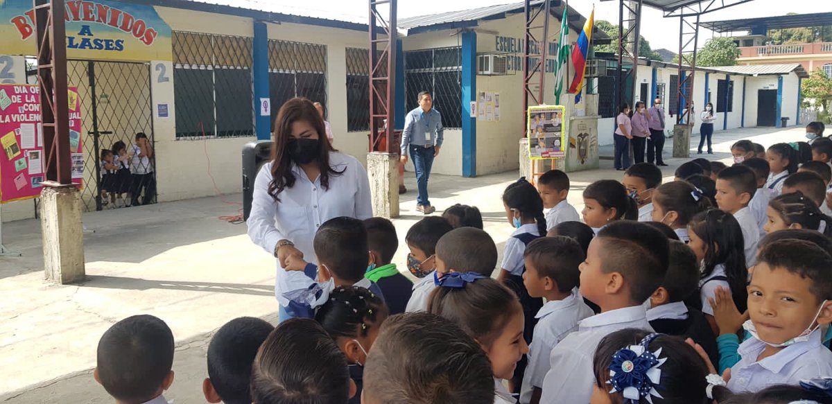 monka78's tweet photo. Iniciamos la semana recordando a niños, niñas y adolescentes la importancia de trabajar juntos para erradicar todo tipo de violencia en las instituciones educativas.
Recorrí la riqueza cultural de Balzar, Palestina y Colimes
Asistí también a la sesión solemne en Playas https://t.co/aHE3QZ87Hx