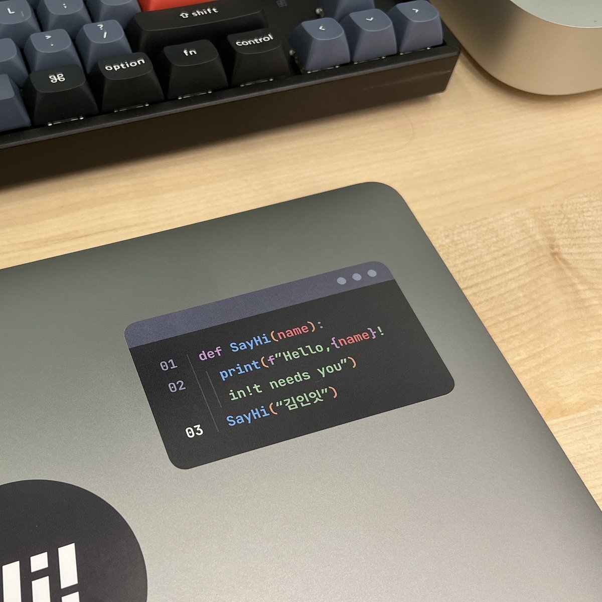 INIT_developer's tweet photo. 인잇 브랜드 스티커를 만들었답니다흫흐 https://t.co/Ya1lExydpq