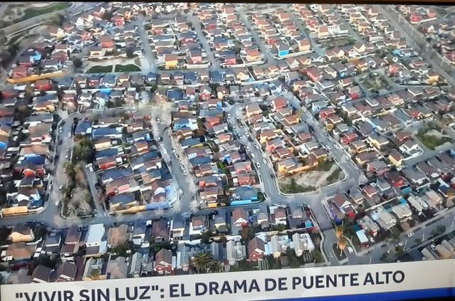OrganizacionesY's tweet photo. La #CGE en #PUENTEALTO hace lo que quiere gracias a su amigo @germancodina que ha hecho la vista gorda y les ha "dado la pasada" durante años...
Acuérdense, en pandemia, les prendió velitas y salió en los medios agradeciéndoles haber permitido hacer repactaciones...
#CodinaMiente https://t.co/Yqt4WAJQTt