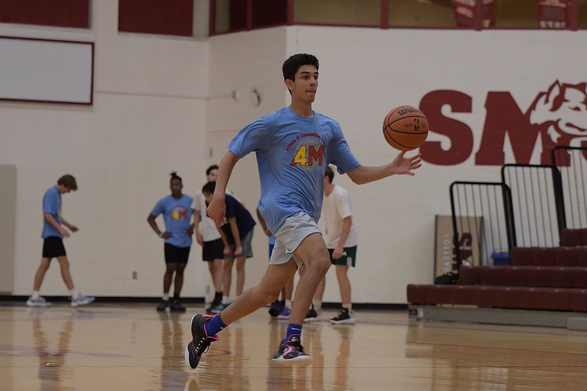 DWinston_Photo's tweet photo. Day one of the 4th annual @4AM_Basketball Camp!! 🏀@MaritimeAthlete @RNS_Hoops https://t.co/8EF59Tdd0R