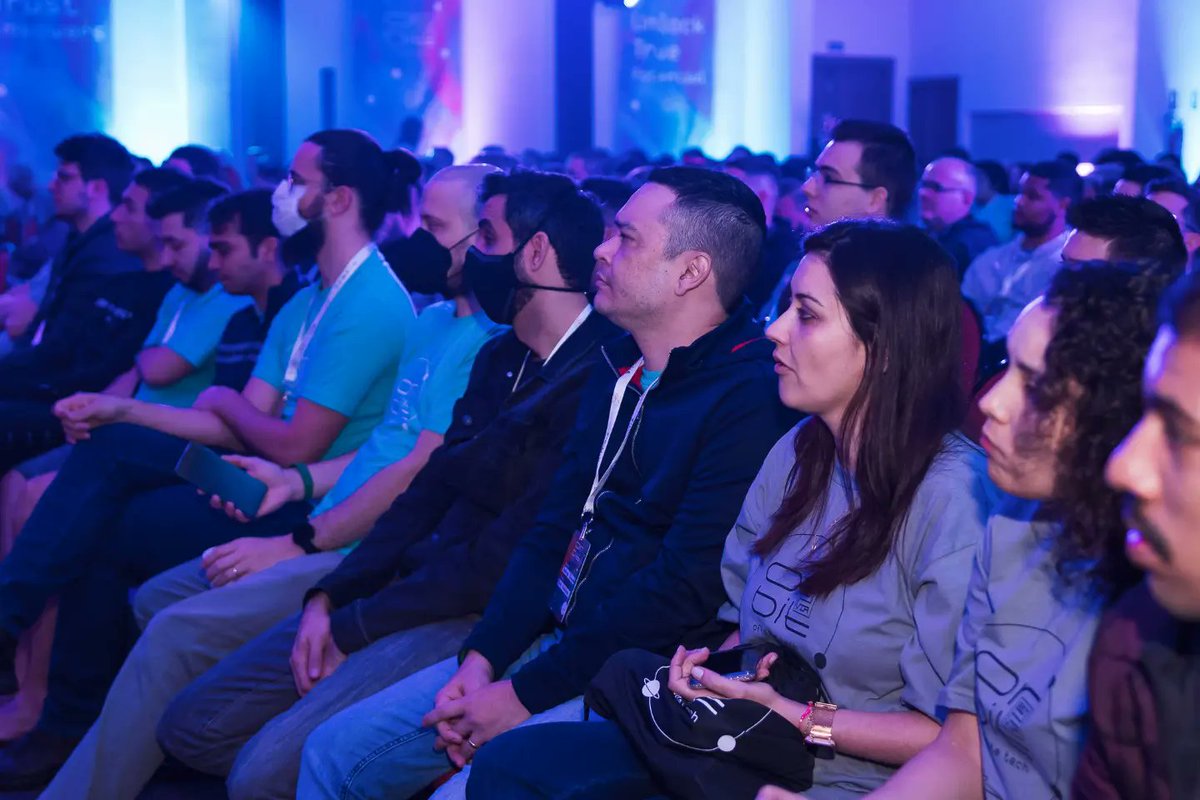 rodrigokamada's tweet photo. Foi muito especial conhecer esses profissionais incríveis no offsite de tecnologia, o Orbit @ZENVIA_, um evento com mais de 300 Humanz de tecnologia. 👨🚀 🚀 🌎
#zenvia #tecnologia #orbit #offsite #tech #humanz https://t.co/8xrJybVT1z