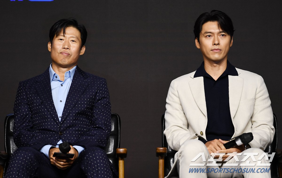 bean82925's tweet photo. 빈진 사랑해 🥹 

#현빈 #HyunBin #유해진 #YooHaeJin
#공조2 #ConfidentialAssignment2 https://t.co/BEmfo1N56d