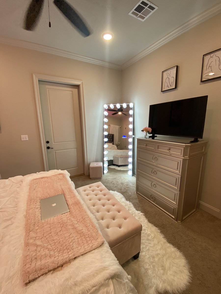 WintresDanielle's tweet photo. made a big girl move today, all moved into my first apartment💓 https://t.co/wepkY8xbUR