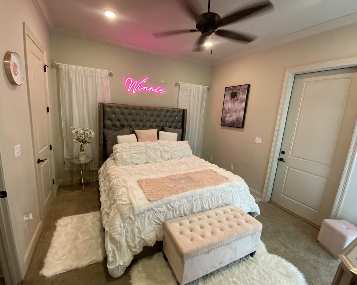WintresDanielle's tweet photo. made a big girl move today, all moved into my first apartment💓 https://t.co/wepkY8xbUR