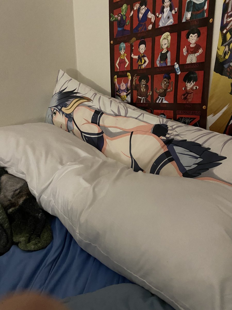 JebbyHub's tweet photo. The pillow cuddle will be complete soon. https://t.co/kuxGuniXgI