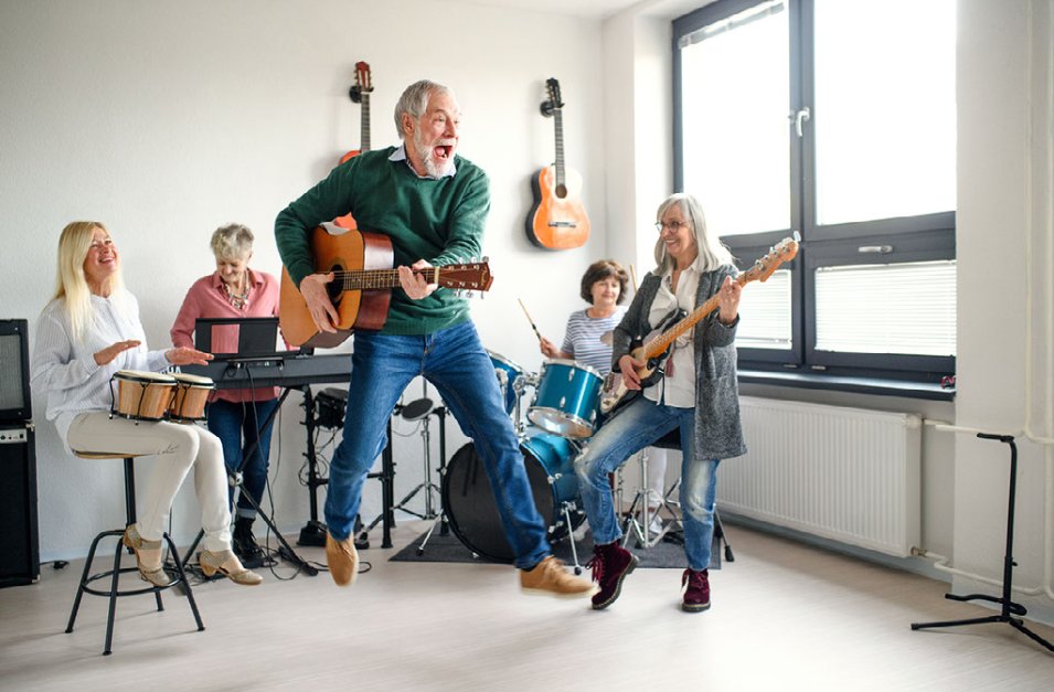 MusicHasHealing's tweet photo. Music can be vital for older adults, aiding with memory and providing an outlet to express their feelings. It can also help to improve physical fitness while giving elders an opportunity to expand their social network.
#mhhp #musichashealingpower #music #healing #musictherapy https://t.co/ZSrI86jqxv