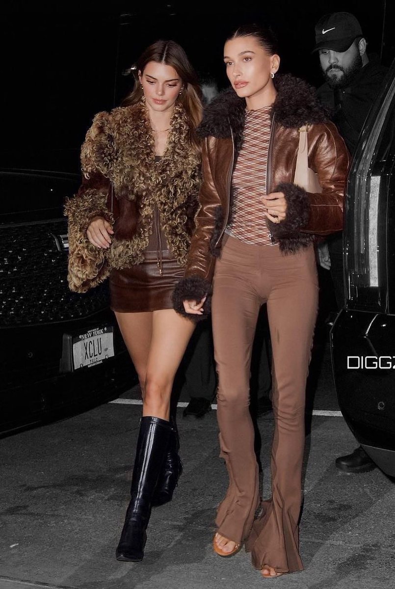 knjstreet's tweet photo. Kendall Jenner and Hailey Bieber https://t.co/mGIjg64oNB
