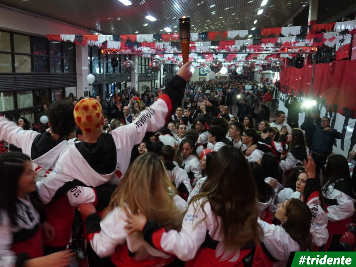 #DeporteEscolar ¡Empezaron las 57° <a href="/OlimpiadasEA/">59 olimpiadas</a>! 🔥

El evento interescolar más importante de Mendoza se lleva a cabo del 15 al 20 de agosto. Las instituciones llegan de distintas partes de Argentina y Sudamérica para disfrutar de la vuelta a la normalidad. 🐔