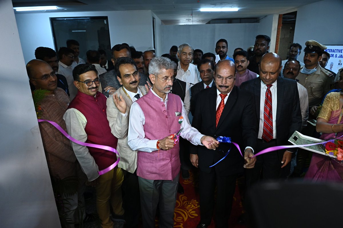 JagoPesuAlumni's tweet photo. Union Minister for External Affairs Dr. S. Jaishankar visits PES University
#pesuniversity #pesu #pesit https://t.co/ow2fz0c2rP