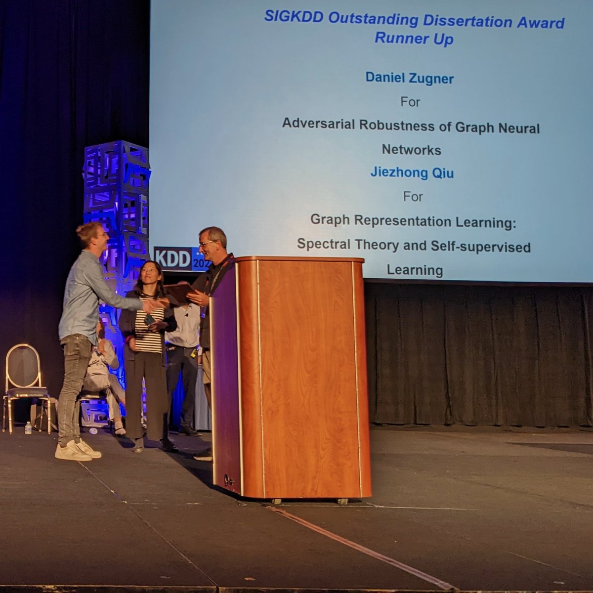Beyond excited that my thesis 'Adversarial Robustness of Graph Neural Networks' was selected as runner up for the #KDD2022 Outstanding Dissertation Award. 

Huge thanks to all collaborators and my supervisor @guennemann, and to everyone who made this possible.