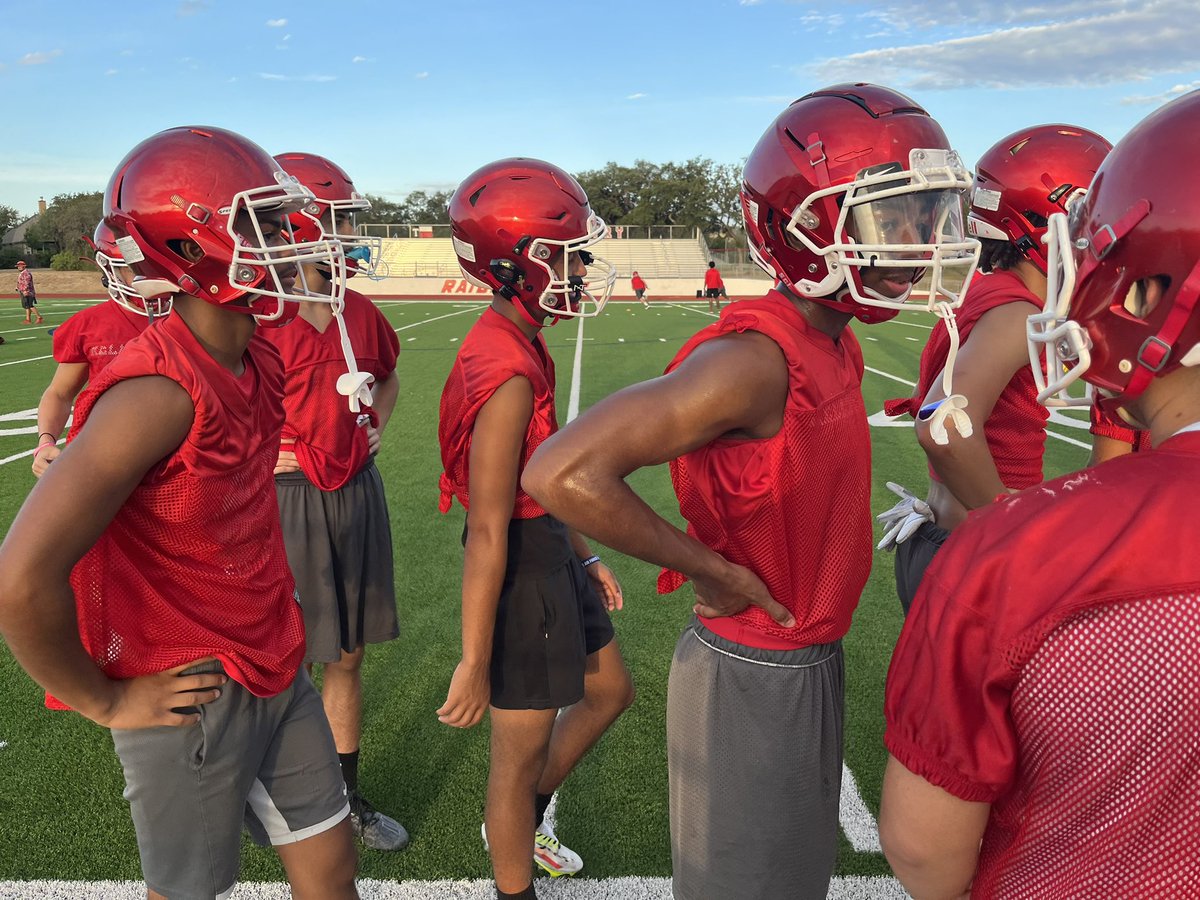 VVinzetta's tweet photo. Correction!!! I’m only human! 🤷‍♂️
We’re with the @TaftRaider kids tonight! Head Coach Ricky Stade has built something impressive in short time! More at 10pm with @nateryansports @NISDTaft @NISD_Athletics #PrepPreview https://t.co/OIQNOgFfqA