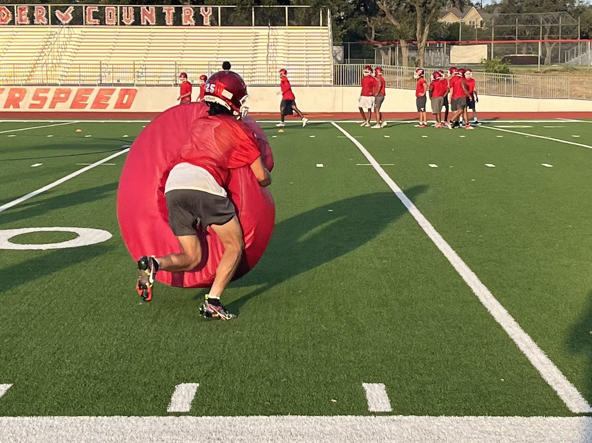 VVinzetta's tweet photo. Correction!!! I’m only human! 🤷‍♂️
We’re with the @TaftRaider kids tonight! Head Coach Ricky Stade has built something impressive in short time! More at 10pm with @nateryansports @NISDTaft @NISD_Athletics #PrepPreview https://t.co/OIQNOgFfqA