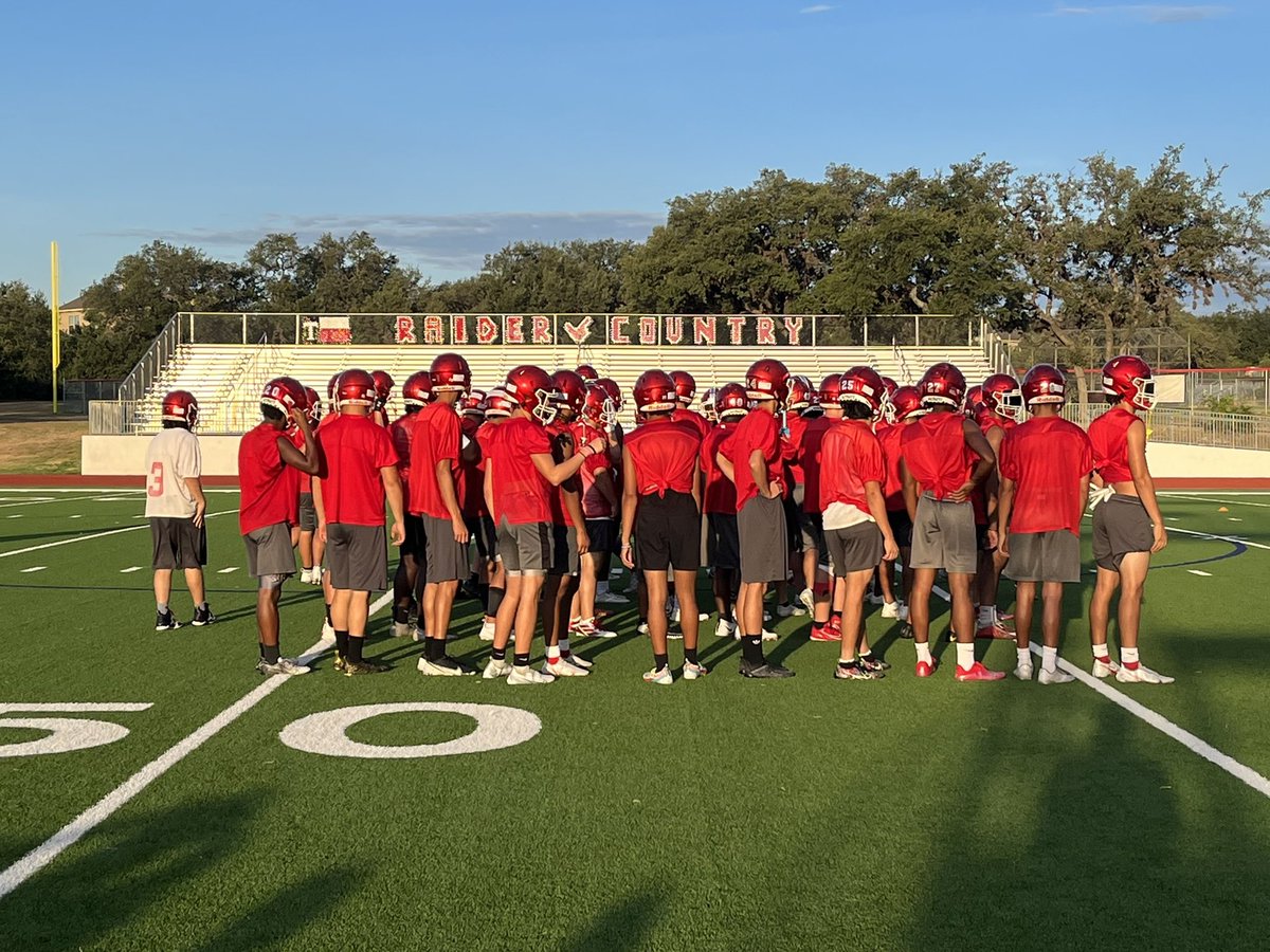 VVinzetta's tweet photo. Correction!!! I’m only human! 🤷‍♂️
We’re with the @TaftRaider kids tonight! Head Coach Ricky Stade has built something impressive in short time! More at 10pm with @nateryansports @NISDTaft @NISD_Athletics #PrepPreview https://t.co/OIQNOgFfqA