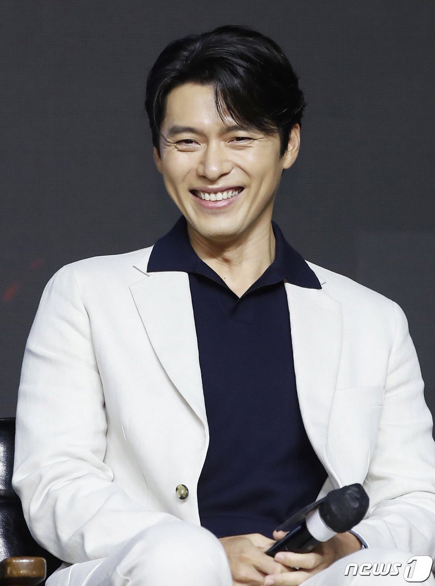 hellooogigiii's tweet photo. So excited to see actor HB happy and relaxed, back in promo mode for a movie. He looks so damn good on that stage!🔥🔥 2018 —> 2022 felt like too long of a gap. Love this for him!!🫶🏽🎬

#HyunBin #현빈
#ConfidentialAssignment2 #공조2

That was then.                    This is now. https://t.co/KhZSU9b0pT