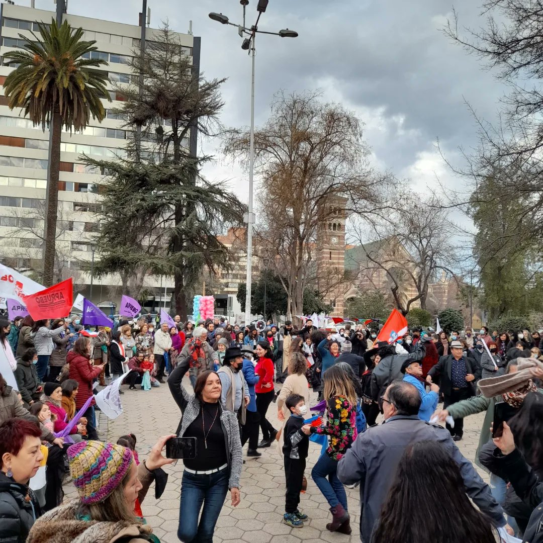 LaotraNata's tweet photo. @maurosepulvedao @icerdam @PiensaPrensa Ayer en Plaza Ñuñoa fue #cuecazo las actividades por el #Apruebo son variadas, y gratis, por si te queda la duda, lo hacemos por convicción, que te vaya bien #YoAprueboX un Chile más justo https://t.co/yyP4O7Rzx2