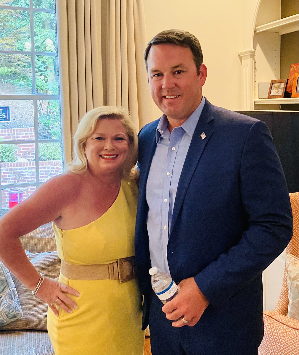 MarciMcCarthyUS's tweet photo. Great to be out in support of Georgia’s next Lt. Governor Burt Jones! @burtjonesforga
#Women4Burt 
#KeepGARed 
#VoteDeKalbRed
#leanright #gapol https://t.co/3VGu1Si6wd