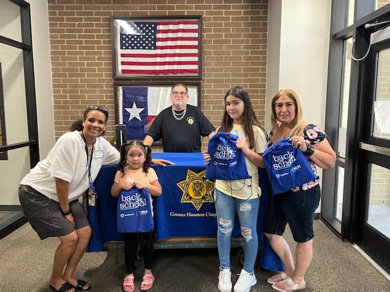 Ms_E_Sanchez's tweet photo. Today @HorneElementary received 500
backpacks from the National Latino
Peace Officer Association-Greater
Houston Chapter in conjunction with
Southwire's Project Gift. THANK YOU 🎉🎉 Mr. Yzagirre's dad belongs to #NLPOA and he assisted in dropping off the backpacks this morning.👏 https://t.co/lrHVrxqimj