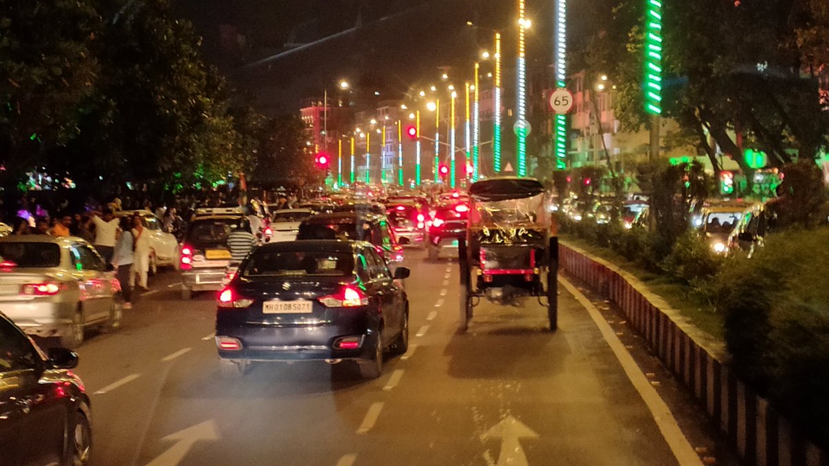 3d_india's tweet photo. Yesterday we took ride with kids on this AC bus from gateway of India to Vile Parle, as it passed through different places of Bombay and Mumbai. Full on Mumbai Darshan with just 4 of us in the bus.
Great service from Airport to gateway of India.
#mumbai #BEST #ACbusservice https://t.co/fXDhWz4JsW