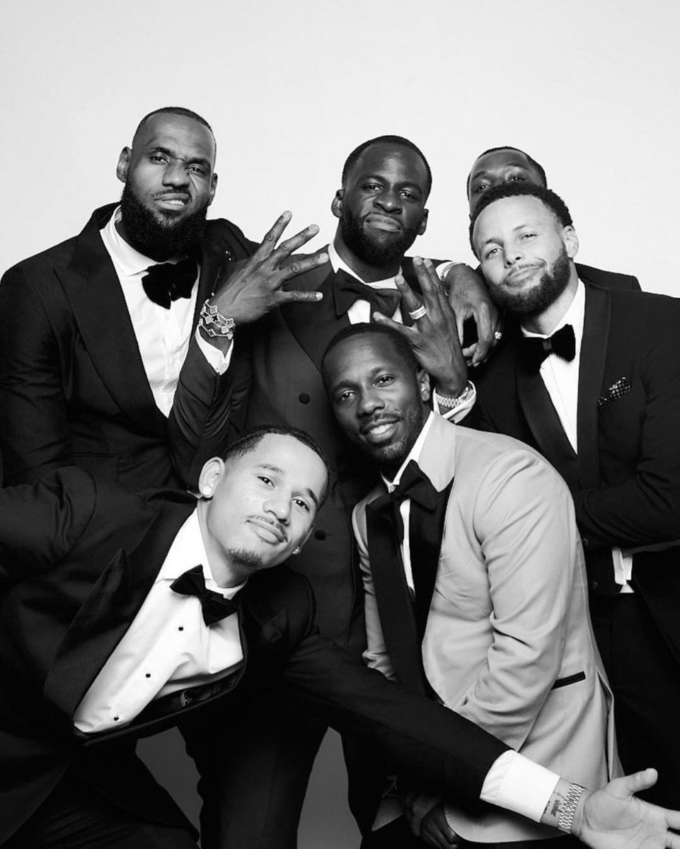 En3Bolas's tweet photo. #SocialLive El Social Live de hoy, foto épica de la boda de Draymond Green!
#DeportesLiveRD #NicolMedinaOficial #KingJames https://t.co/Cy9ikzFCjf