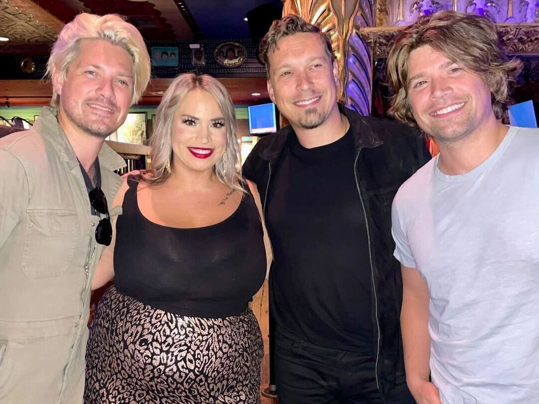HOBChicago's tweet photo. Talk about a great weekend... 🤩 

📸 
1: @parisvisone // @ammmofficial
2: @sarahjeantilford
3: @reesestar // @hanson
4: @sarahjeantilford // @camcountry https://t.co/WjVjvfz2UO