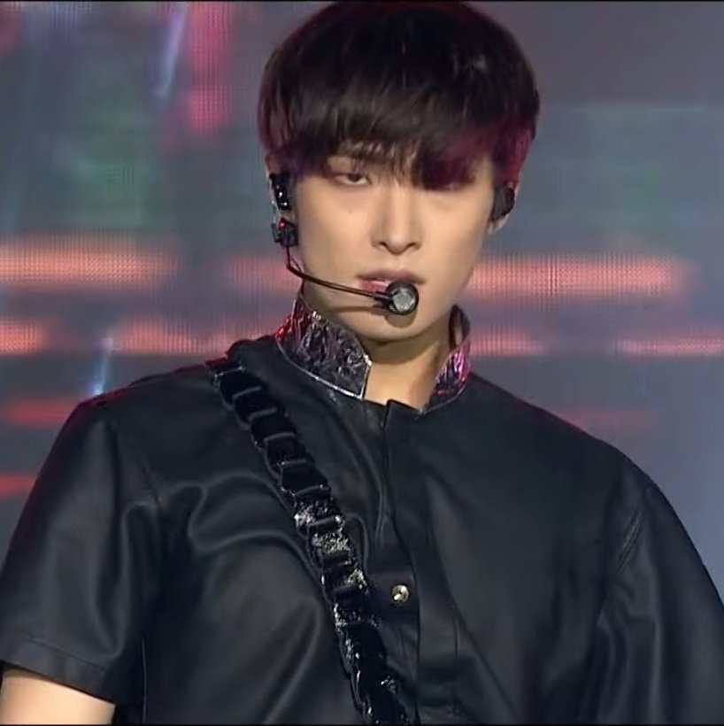 luvseongss's tweet photo. I am no longer alive look at this man THE mingi THE most gorgeous man in the world yup https://t.co/sYpYdf8bBu