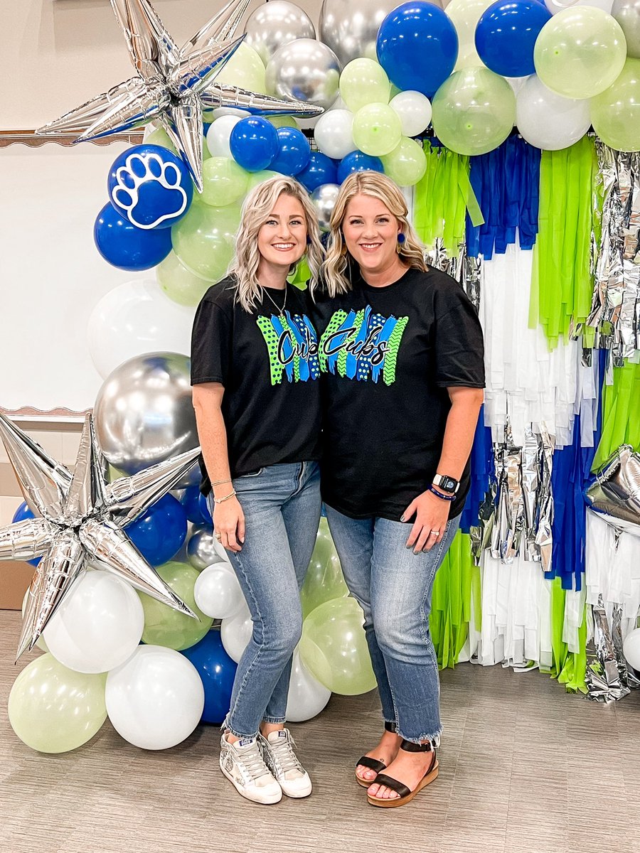 MrsTRitz's tweet photo. Such a great day getting to meet some 4th grade cubs today! @armstrongatACE are ready for a great year! 🐻💙💚 https://t.co/1XolzNI0wX