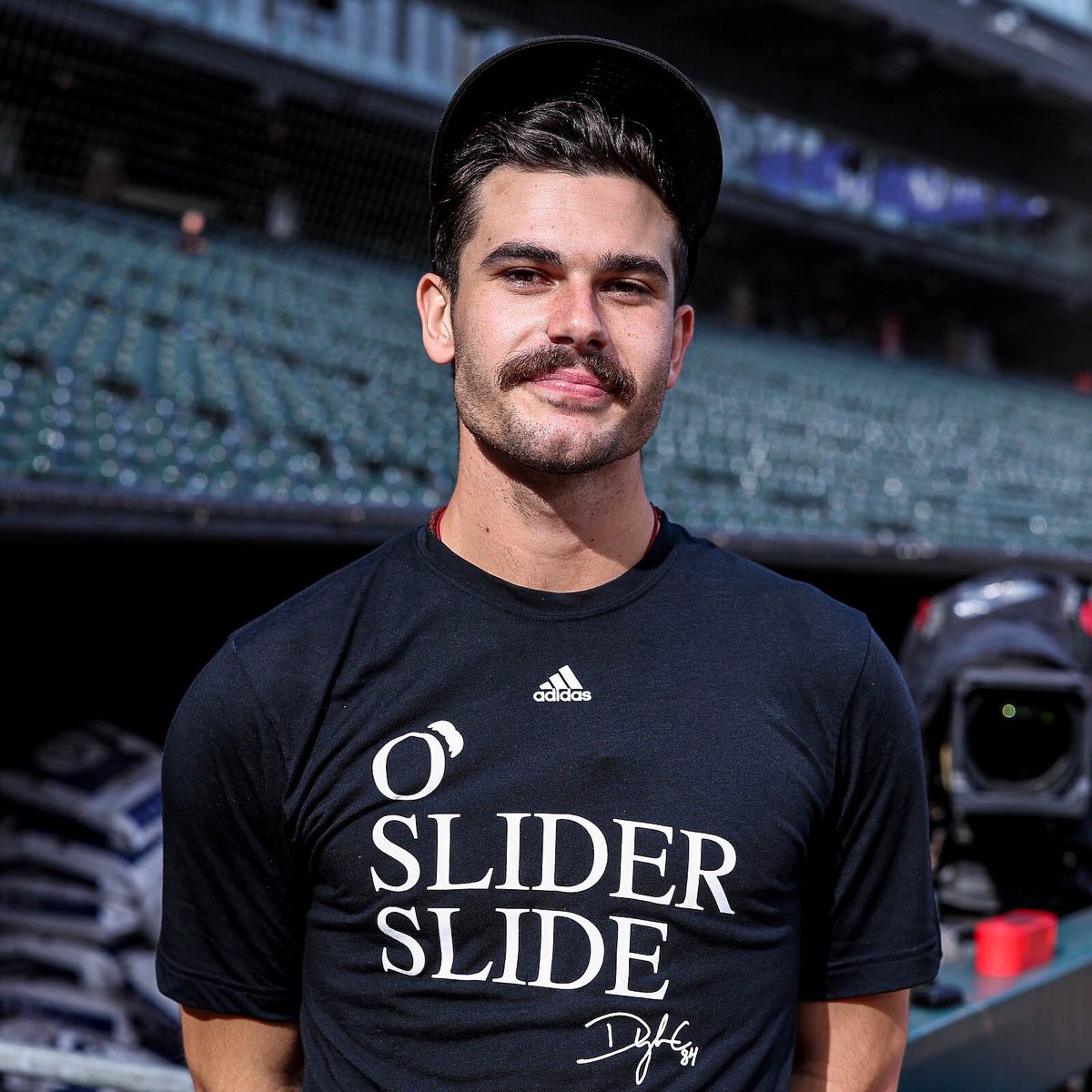 Chicago White Sox on Twitter: O' Slider Slide. A true masterpiece.  https://t.co/BaEubRVIqw / Twitter