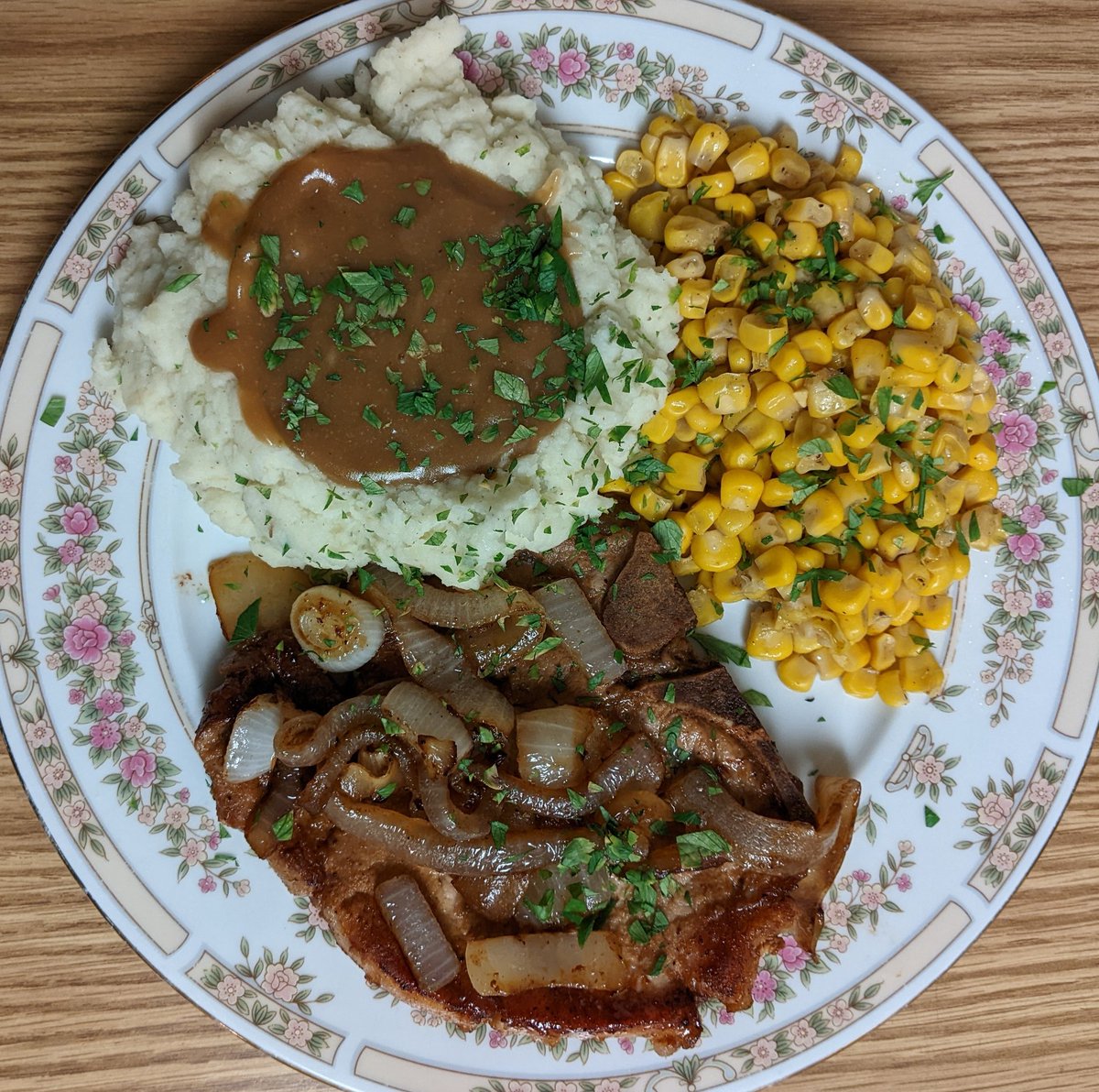 recipesallkinds's tweet photo. #PorkChop w/ #SauteedOnions, #MashedPotatoes & #Gravy, #ButteredCorn
#allkindsofrecipes #testkitchen #pork #chop #onions #mashedpotatoesandgravy #butter #corn #comfortfood https://t.co/JNQNKhADcW