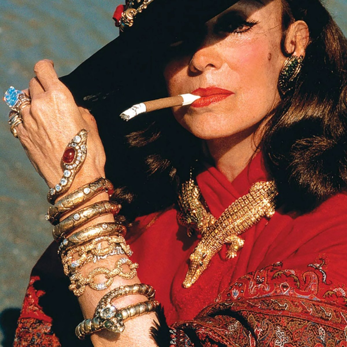 fashionweek_mx's tweet photo. María Félix se caracterizaba por su porte y estilo, pero sobre todo por su icónica joyería. ¿Cuál es tu pieza favorita?
#DiaNacionalDelCineMexicano
#FashionHistory #EscuelaDeModa #FashionStudents #HistoriaDeModa #FashionStylist https://t.co/zv1y1RZ81X