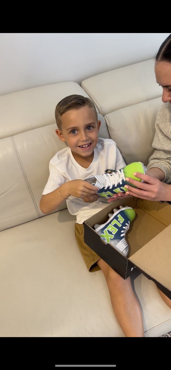 Baconm77's tweet photo. The smile says it all. @SGNY__ you absolutely killed it!!!!! Custom cleats for my little man. #1stYearOfPeeWee #Flex #FirstCleats @metafansnft @veefriends @kokid951 @garyvee @iJoshGrucollc https://t.co/ZEeFDHaDk7