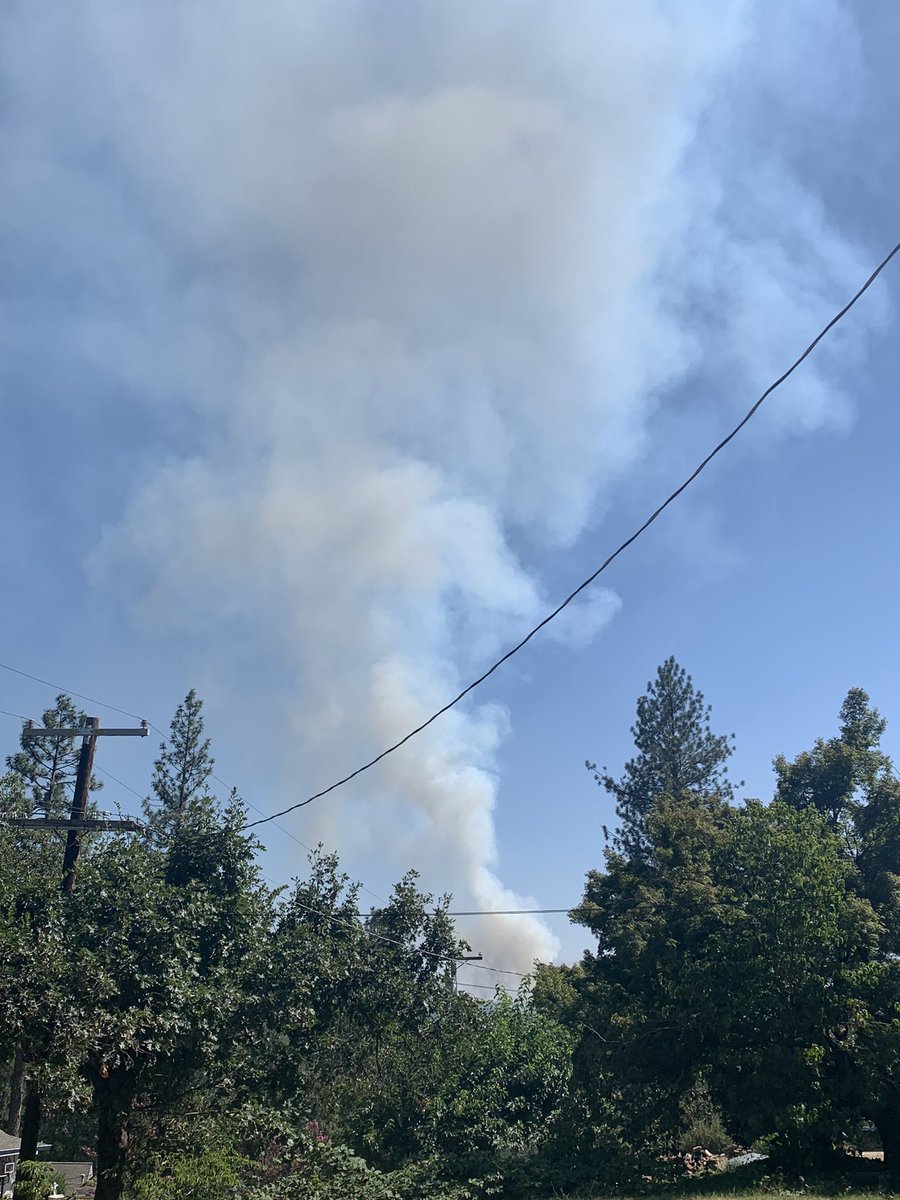 ssulli04's tweet photo. #OakFire as seen from Colfax. Commercial vehicle fire with extension into vegetation. In the are of Live Oak Road, in the Yankee Jim’s area of Placer County. About 7 acres. #theunionnow #foreseason2022 https://t.co/lBHwiDtnM3