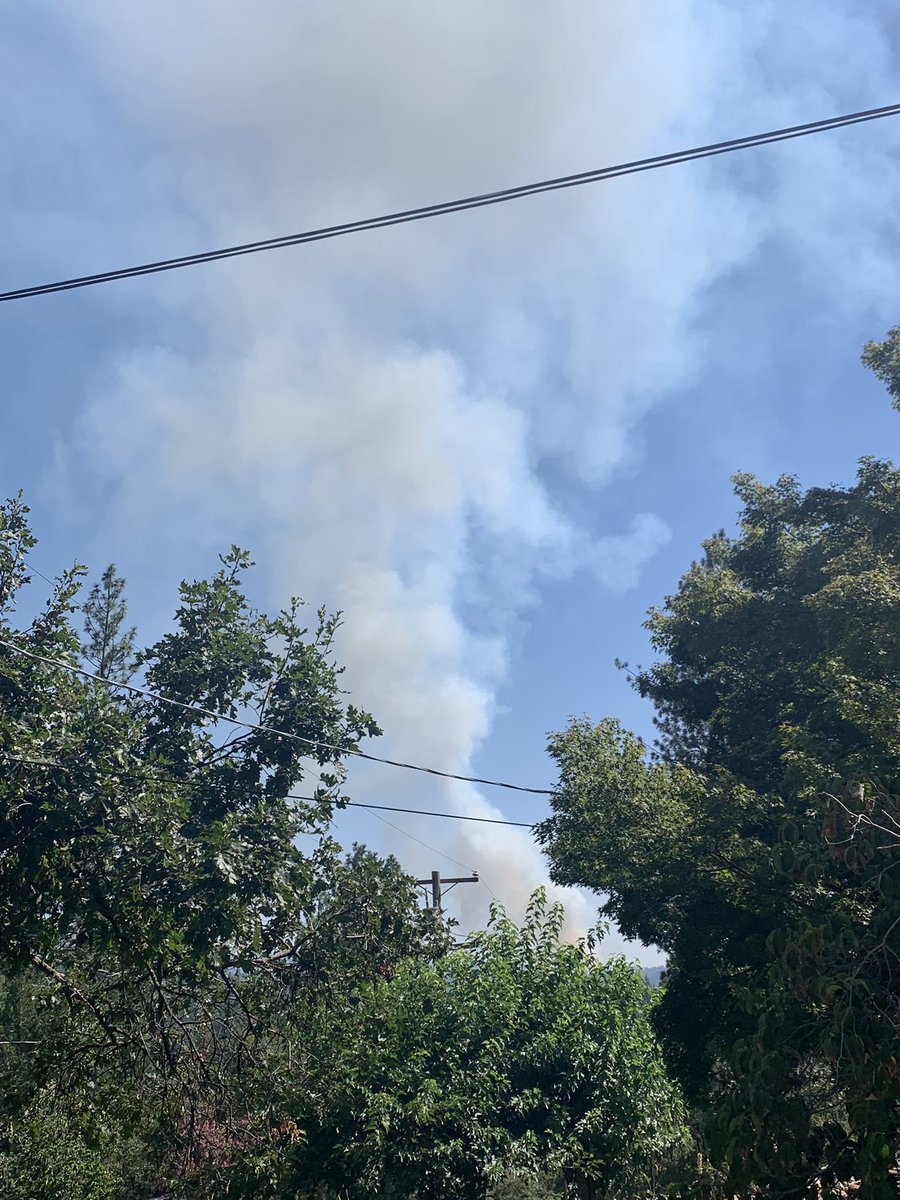 ssulli04's tweet photo. #OakFire as seen from Colfax. Commercial vehicle fire with extension into vegetation. In the are of Live Oak Road, in the Yankee Jim’s area of Placer County. About 7 acres. #theunionnow #foreseason2022 https://t.co/lBHwiDtnM3