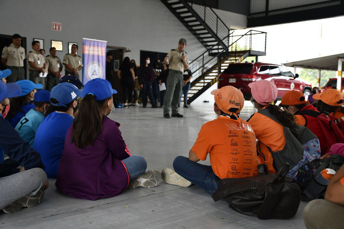 PCJalisco's tweet photo. #ENTÉRATE 🚨 Este lunes inició el Curso de #VeranoPC 2022 en nuestra Comandancia Central.
Durante esta semana los niños y jóvenes se divertirán y aprenderán sobre temas relacionados a la protección civil y medidas de prevención ante situaciones de emergencia
#OrgullososDeServir https://t.co/85yV20SqQs