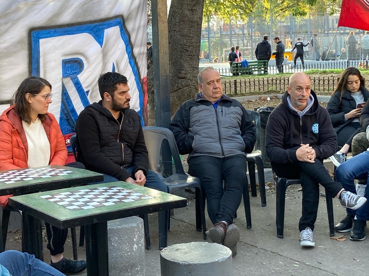 ocampomartinBA's tweet photo. Hoy estuvimos junto a @inesparry, en la actividad organizada por el secretario de la @jradicalcaba @franloupias compartiendo con los jóvenes las leyes que promovemos desde la Legislatura para el beneficio de los vecinos, con el objetivo claro de lograr la Ciudad que queremos. https://t.co/oCobwNTb8k