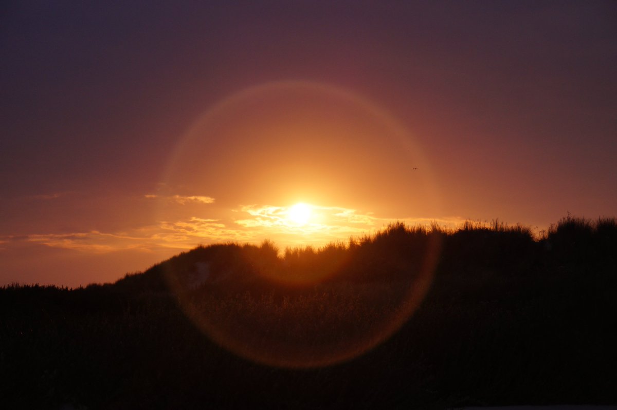 haije_anne's tweet photo. Fijne avond allemaal! #genieten #Ameland #sunset #natuurfotografie #nofilter #onbewerkt #wandelen #duinoord https://t.co/ZY9xDfDeNY