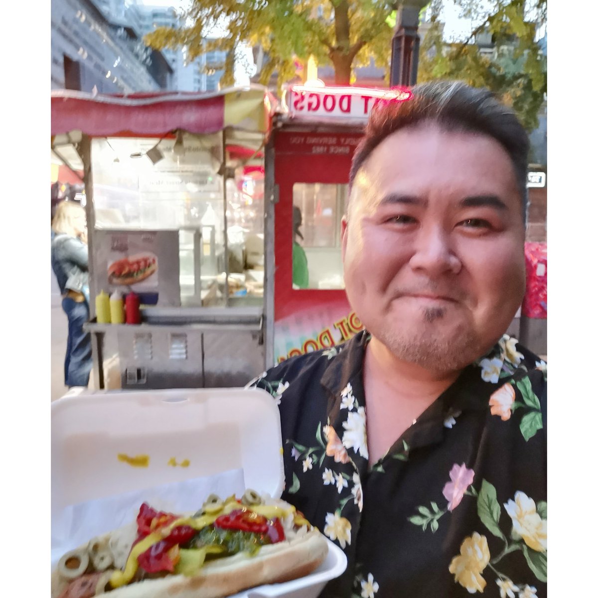 mrwillw's tweet photo. Sauerkraut. Corn Relish. Honey Mustard. Olives. A little Ketchup. What do you put on your #TorontoDog? 🌭 https://t.co/MjisXhEkL6
