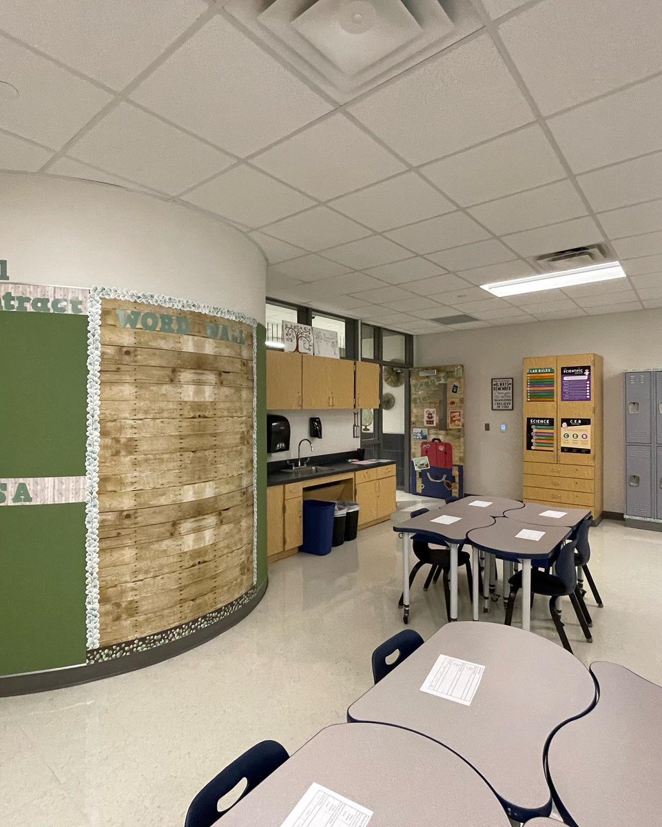 Meet the Teacher Night. 
Here’s to year 3 of teaching and 6th year of being in education! 💙 
So excited for this year at West Birdville Elementary ❤️💙🤍