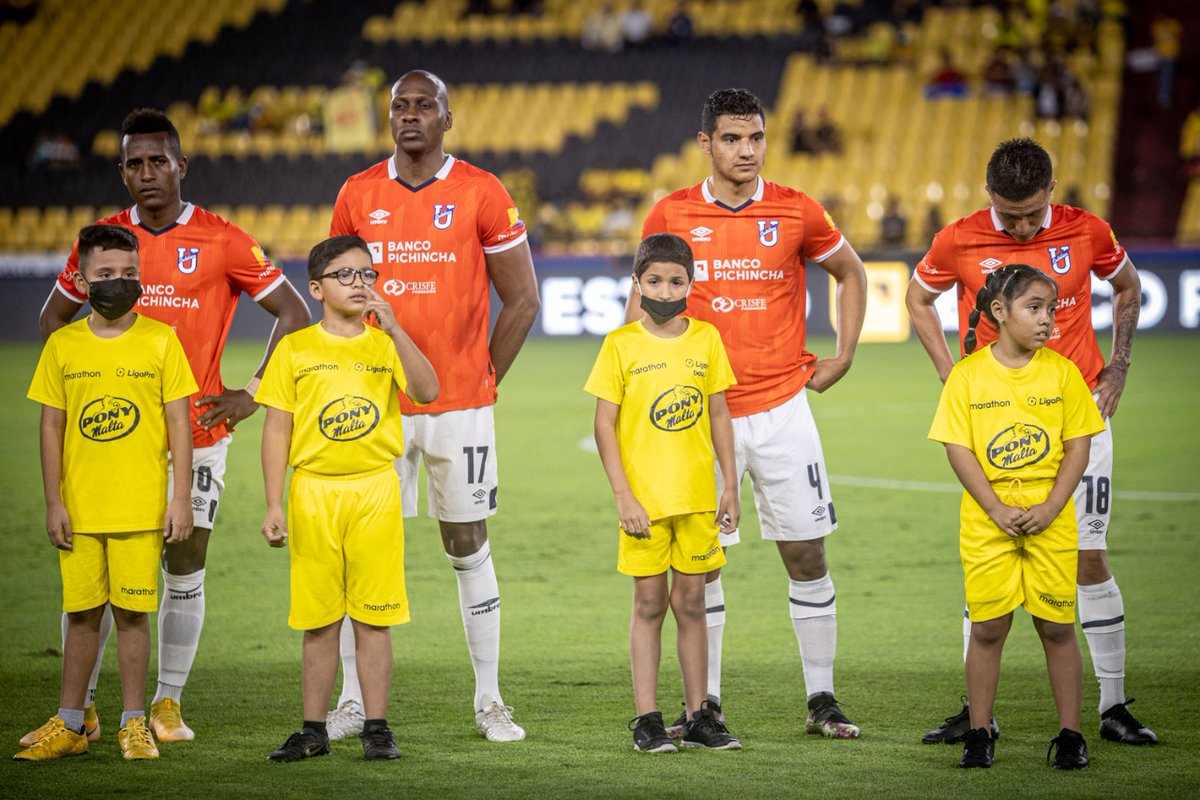 rafaelverduga's tweet photo. ¡Desde pequeños muestran todo su amor por estos colores! 💛🖤

Nuestros @sociosbsc #BSCKids juntos a los jugadores en el estadio Monumental, Banco Pichincha💛 🏟️ https://t.co/dNhUMCLIpJ