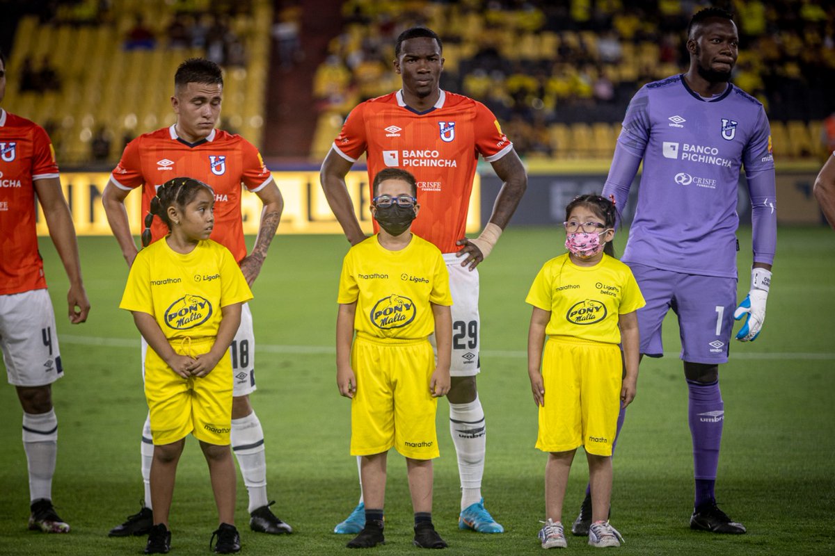 rafaelverduga's tweet photo. ¡Desde pequeños muestran todo su amor por estos colores! 💛🖤

Nuestros @sociosbsc #BSCKids juntos a los jugadores en el estadio Monumental, Banco Pichincha💛 🏟️ https://t.co/dNhUMCLIpJ
